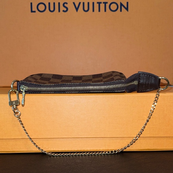 Louis Vuitton Mini Pochette - Picture 7 of 12